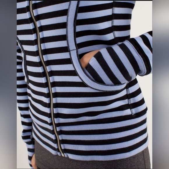 Lululemon Scuba Hoodie *Stretch in Sea Stripe Printed Polar Haze Black Size 2 - Picture 5 of 16